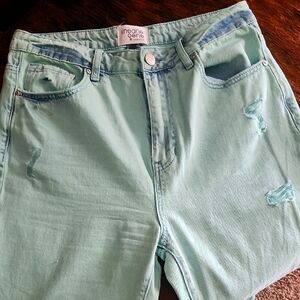 Green Ankle Cropped Pants with Relaxed Fit